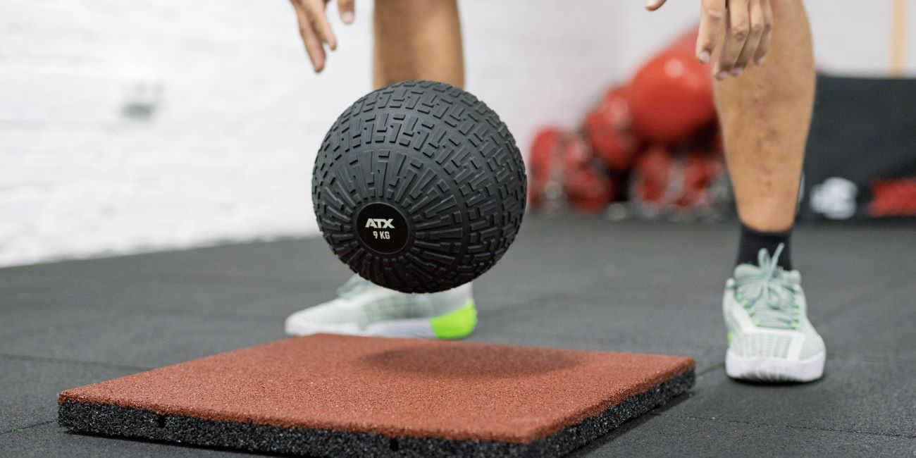 Medicinlabda dobás/ejtés gumilapra – robbanékonyság fejlesztés a PiroskaGymben, Bükön.