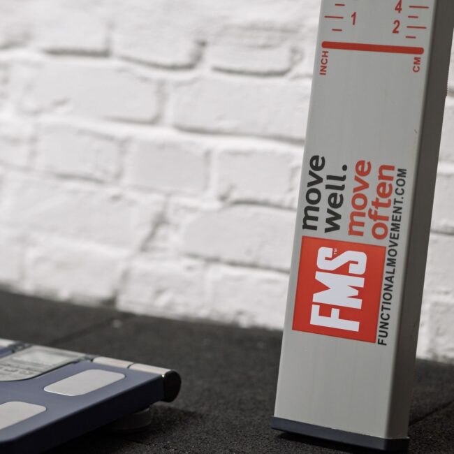 FMS (Functional Movement Screen) mérőeszköz a PiroskaGymben Bükön, mozgásfelméréshez.