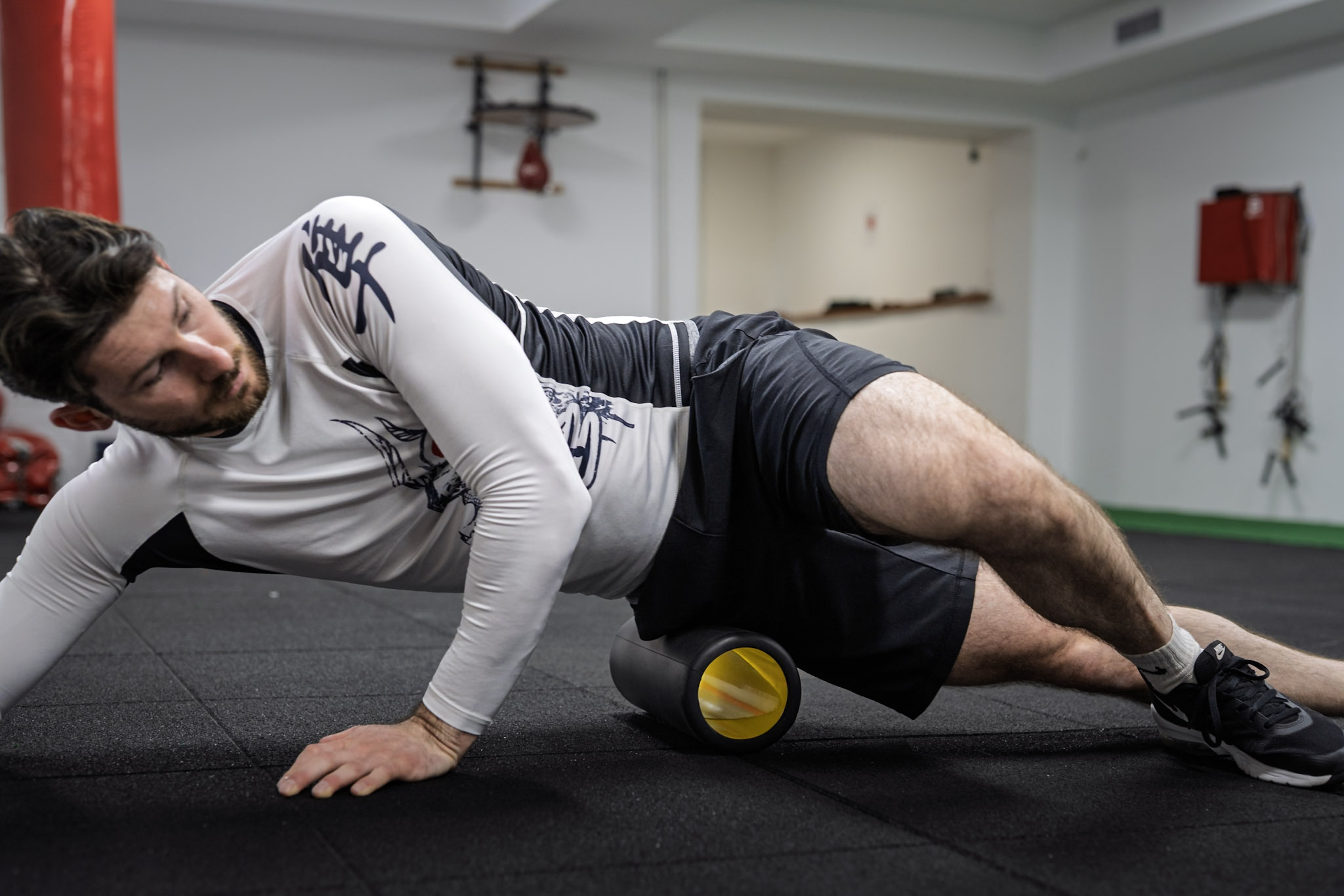 SMR henger gyakorlat: oldalsó comb (IT-szalag környéke) lazítás – PiroskaGym.